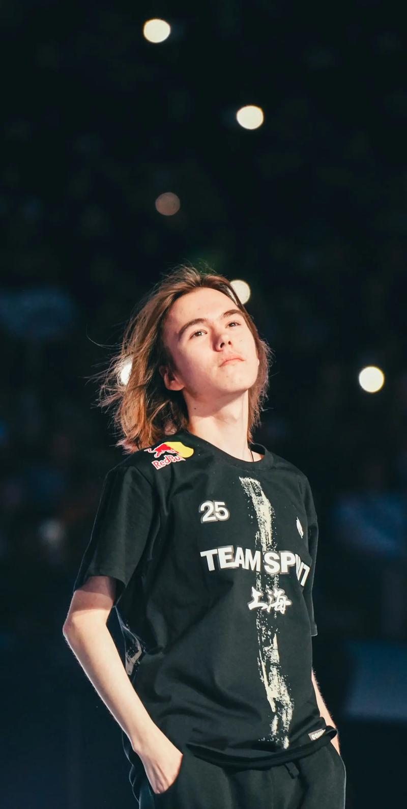 Generation Gaming 宣布 2025 赛季制服： Black 作为主色，配以 White 和黄色点缀在 Arms 上;