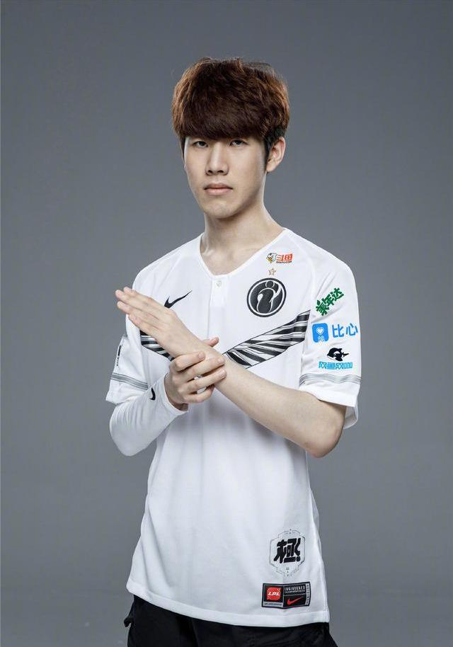 Vitality 的统治和 m0NESY 的首次亮相 Falcons - IEM墨尔本2025首个比赛日的结果